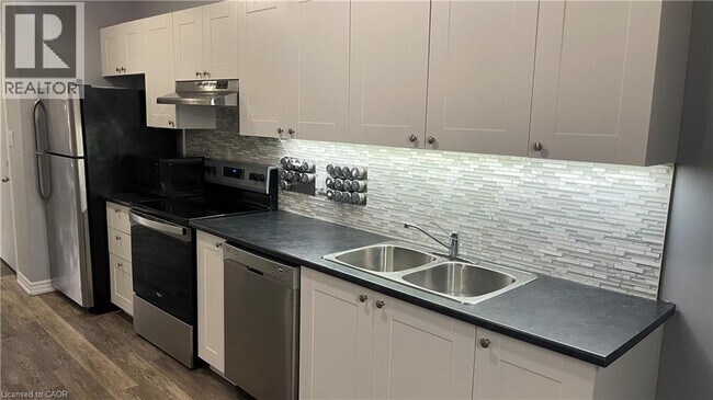 Photo du bâtiment - 468 Main St E