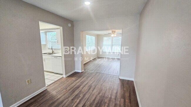Building Photo - 121 Melanie Ln
