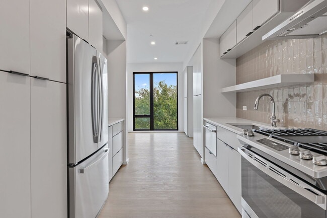 Photo - 500 Merritt Ave Townhome