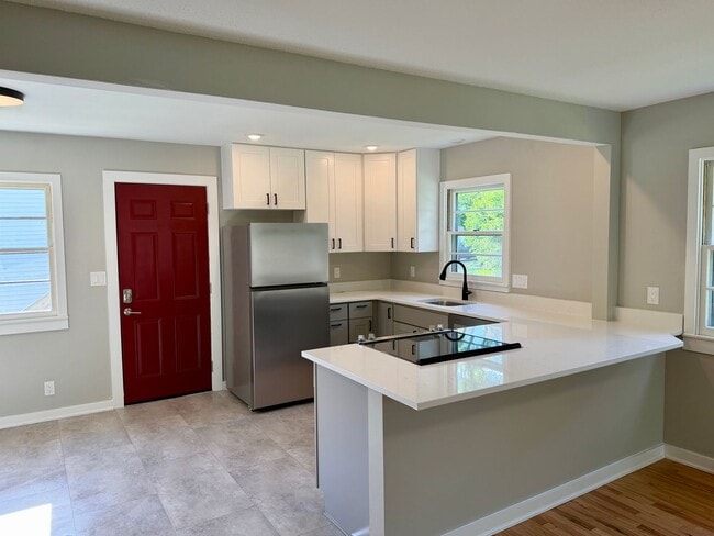 Building Photo - Duff Duplex 1709-1711