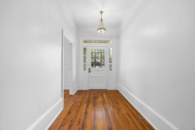 Foto del edificio - 112 E Anderson St