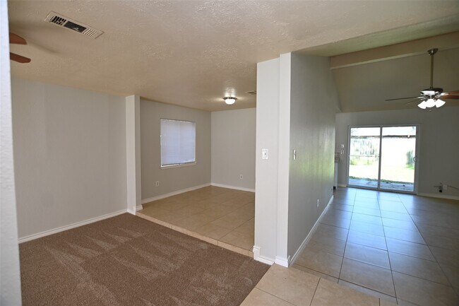 Foto del edificio - 4615 Fitzwater Dr