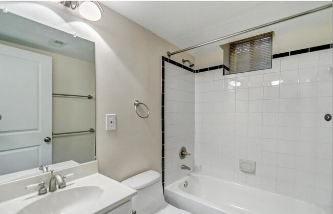 Foto del edificio - 3500 13th St NW
