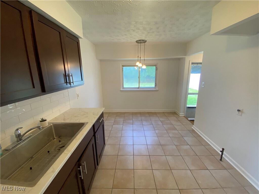 854 E 258th St Euclid, OH 44132 – photo 3