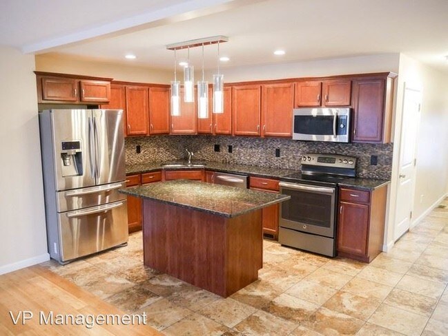 Foto del edificio - 13-15 Sheri Ln