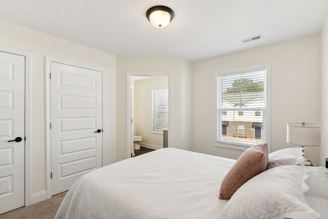 Foto del edificio - 874 Needmore Rd
