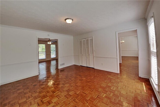 Building Photo - 4709 Crest Knoll Dr SW