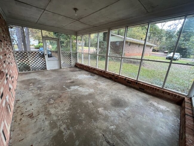 Foto del edificio - 3 bed 2 bath! UPSTAIRS!!