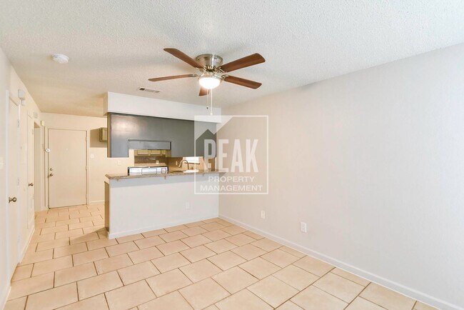 Building Photo - Prime Location Townhome Offer Just Minutes...