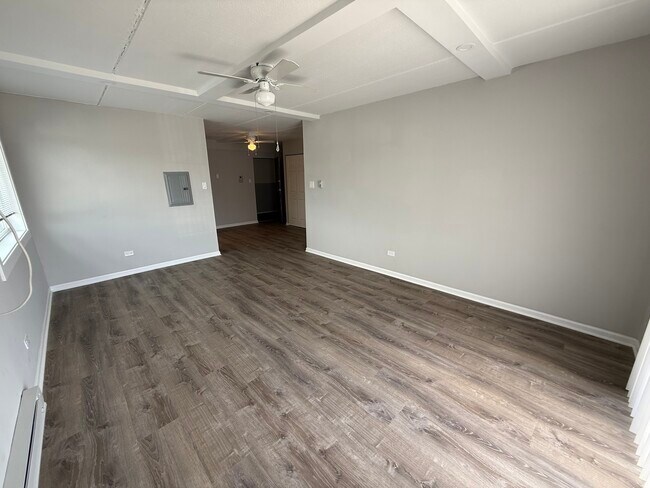 Foto del edificio - 1128 Des Plaines Ave