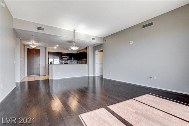 Foto del edificio - BEAUTIFUL 2 BEDROOM AT THE ONE!