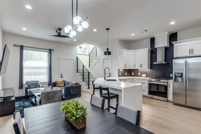 Photo - 5618 Canal St Townhome