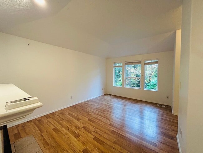 Foto del edificio - Adorable SW Portland Home Now Available