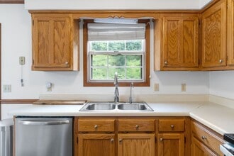 Building Photo - 1013 Pin Oak Dr