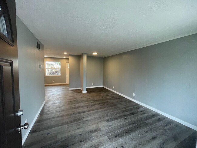 Foto del edificio - Charming 3 Bed/1 Bath Home!