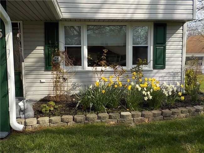 Building Photo - 5 Markley Dr