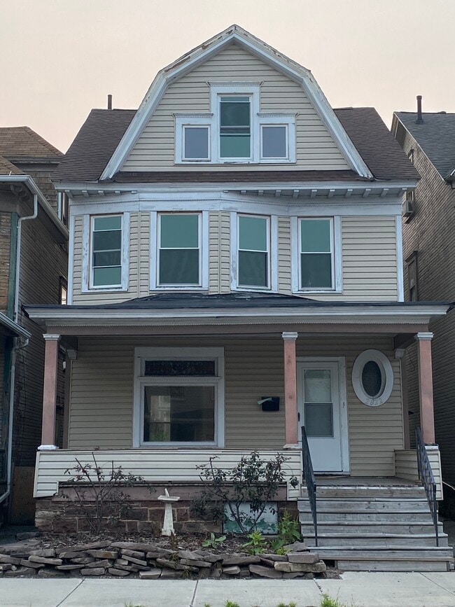 Building Photo - 2622 6th Ave