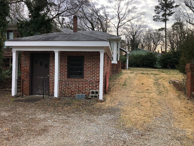 Foto del edificio - 11500 Elmwood Ln