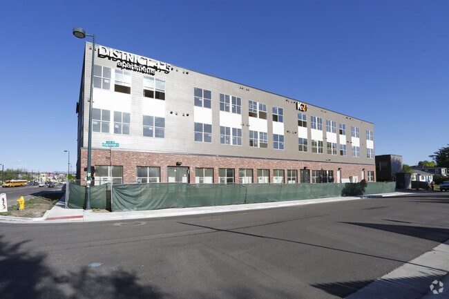 Building Photo - District 475