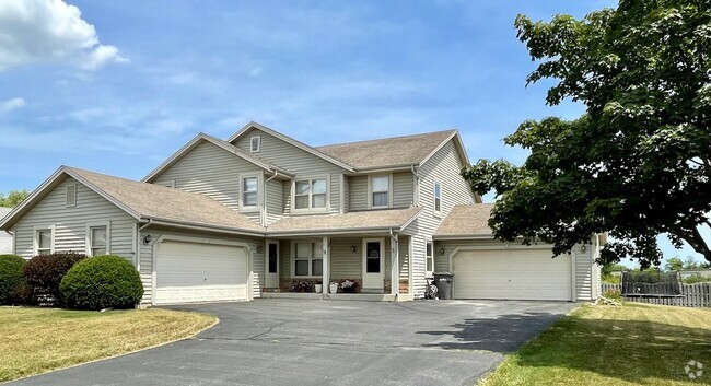 Building Photo - W194S8390 Summeridge Ct
