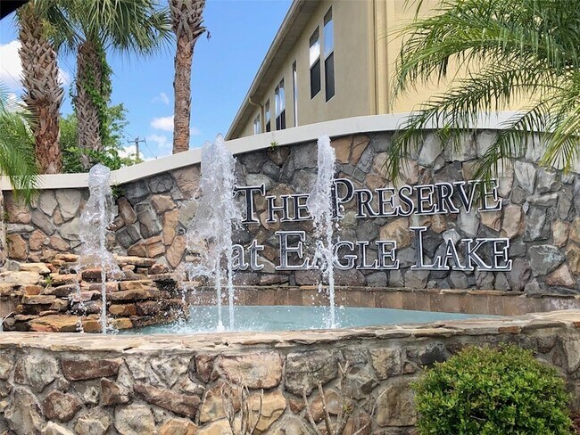 Foto del edificio - 599 Lake Eagle Ln