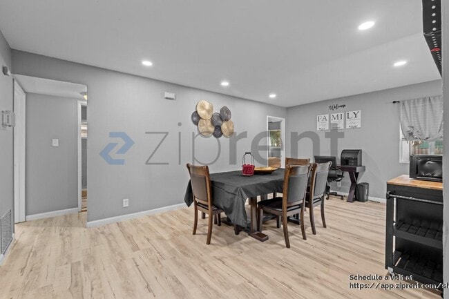 Building Photo - 325 Falcon Dr
