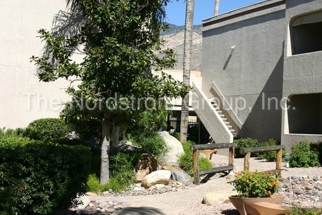 Building Photo - 5500 N Valley View Rd