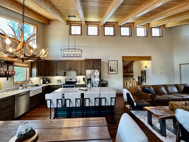 Foto del edificio - 966 Oak Ct