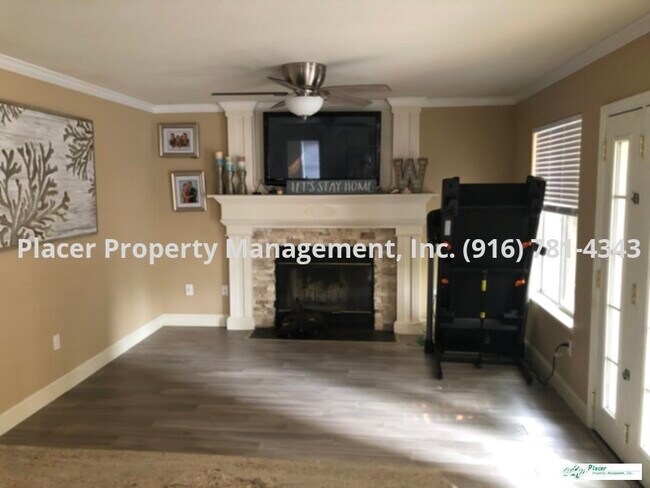 Building Photo - Beautiful 5 Bedroom 3 Bathroom home in Roc...