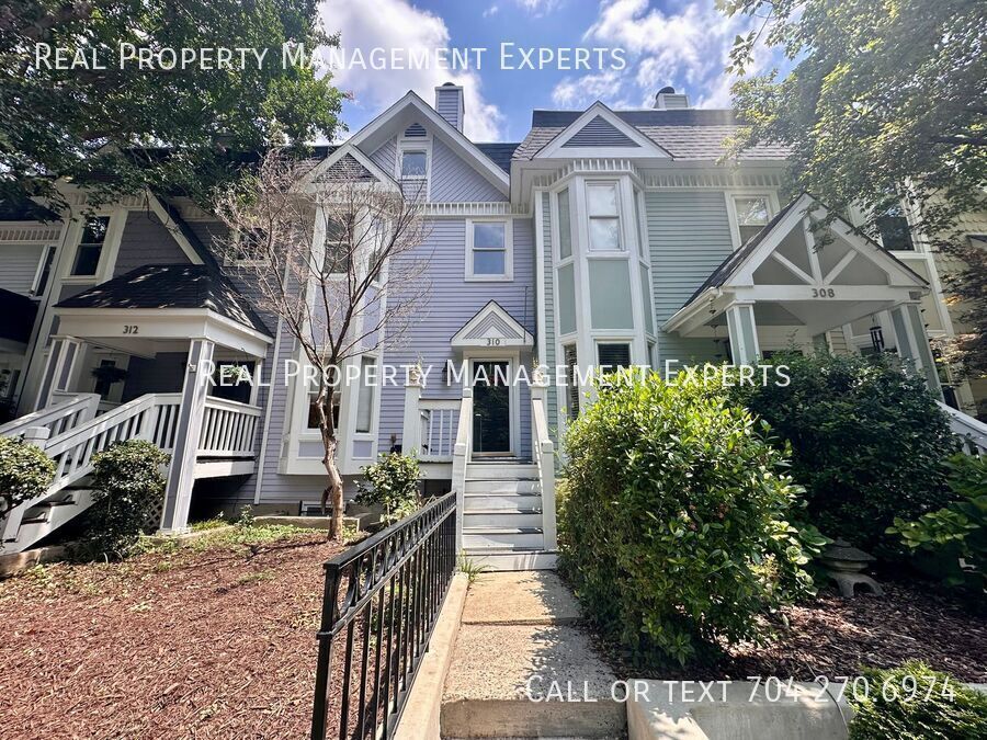 Primary Photo - 310 W 10th St