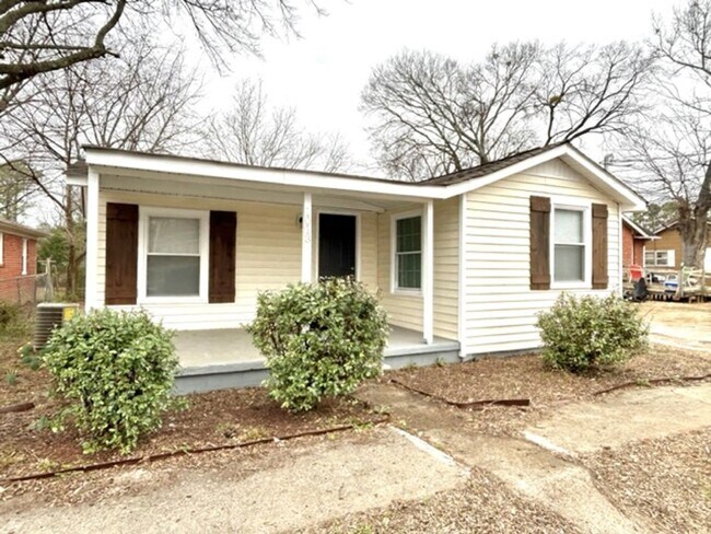 Foto del edificio - CUTE TWO BEDROOM/ONE BATH BUNGALOW!