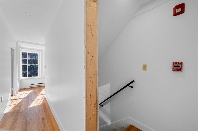 Building Photo - 14 Lynde St