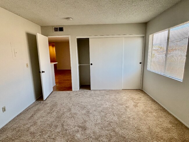 Foto del edificio - 6400 Kraft Ave