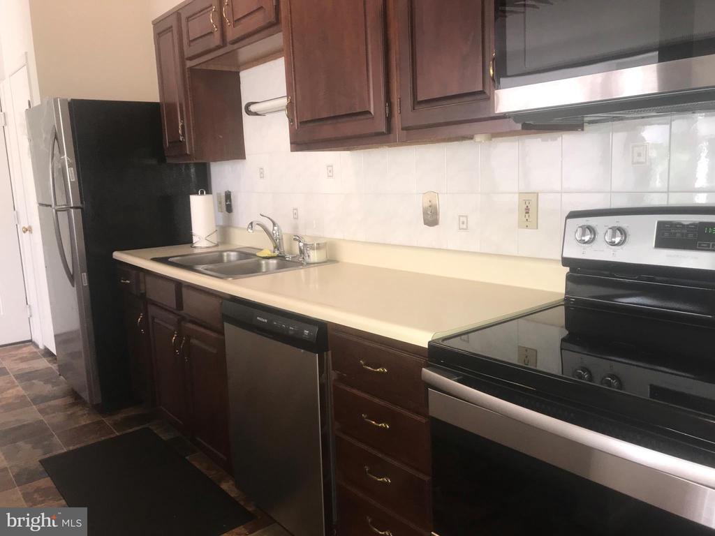 Foto principal - 901 Woodbridge Ct