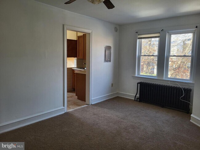 Building Photo - 210 W 28th St