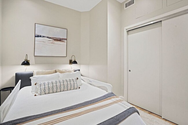 Foto del edificio - Stunning Capitol Hill One-Bedroom!