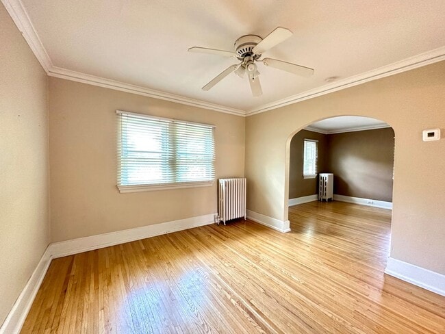 Building Photo - 2320 E 2nd St