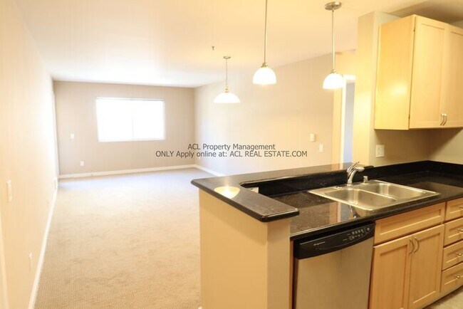 Foto del edificio - Perectly Located, Spacious, 2bed/ 2bath, Emeryville Condo For Rent