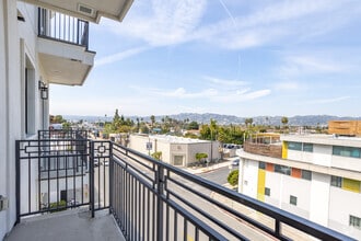 Building Photo - Le Noble