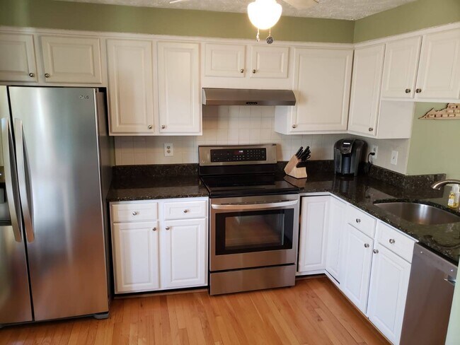 Foto del edificio - 1524 Woodcrest Dr