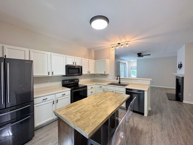 Building Photo - Beautiful Ranch Style Home in Apex!