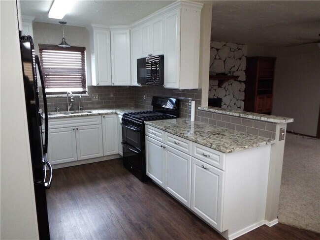 Foto del edificio - 13 Von Elm Ave