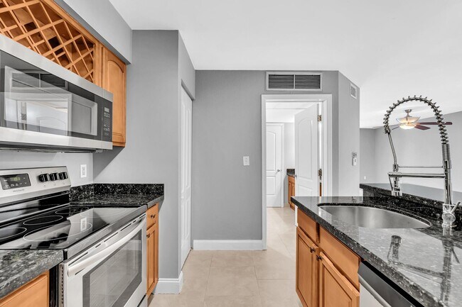Foto del edificio - 2820 N Oakland Forest Dr