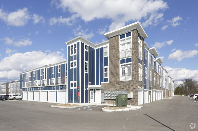 Building Photo - 3012 Knapp St NE