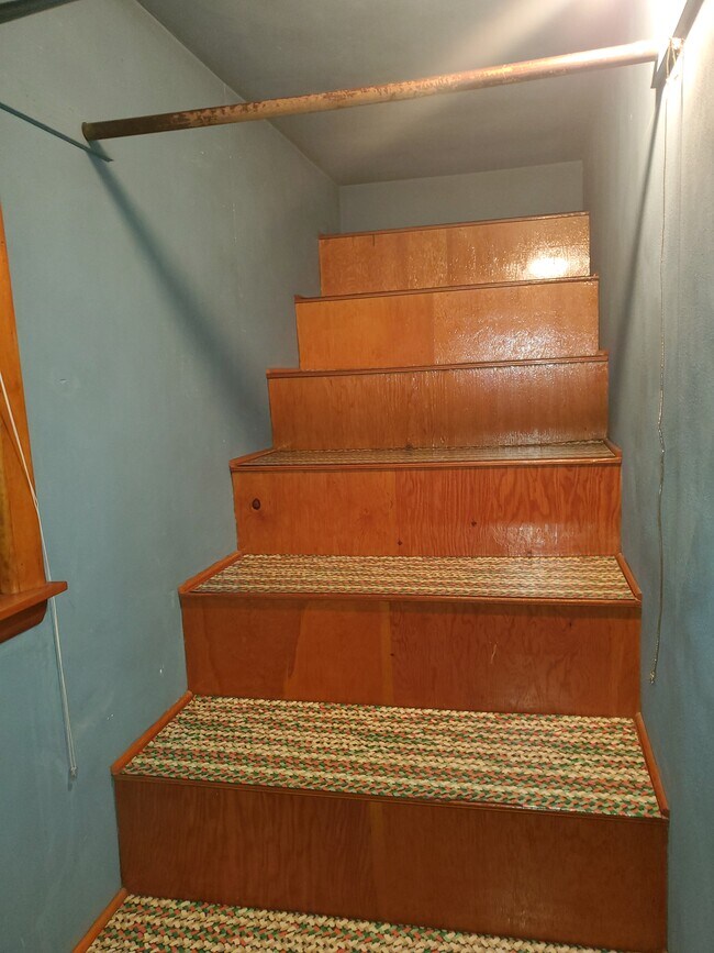 Giant closet - 101 N Paterson St