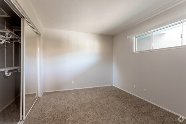 1BR, 1BA - 660SF - The Arbor