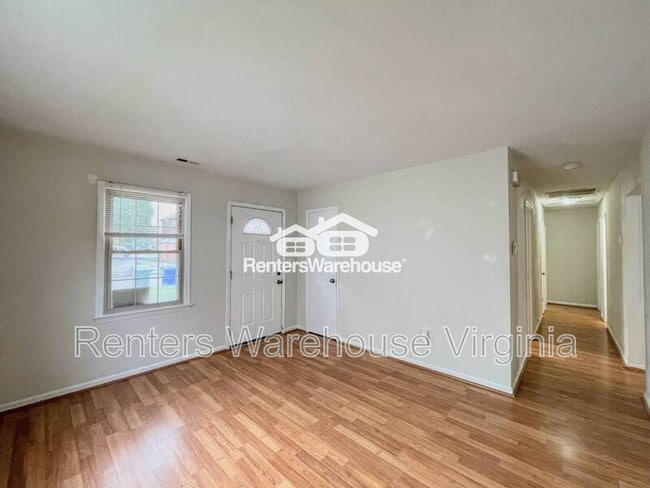 Building Photo - 1074 Bland St