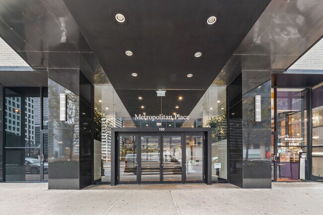 Foto del edificio - 130 S Canal St