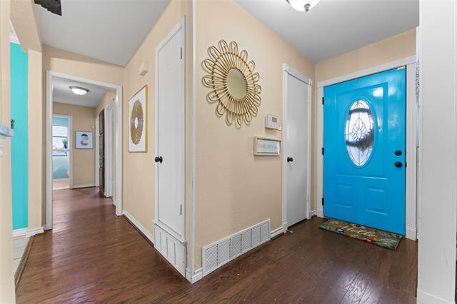 Foto del edificio - 6573 Ridglea Dr