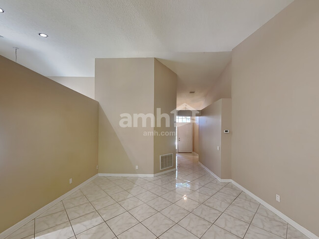 Building Photo - 29700 Bright Ray Pl